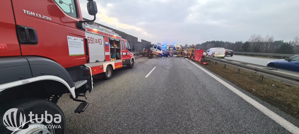 Trzy osoby poważnie ranne. S8 zablokowana