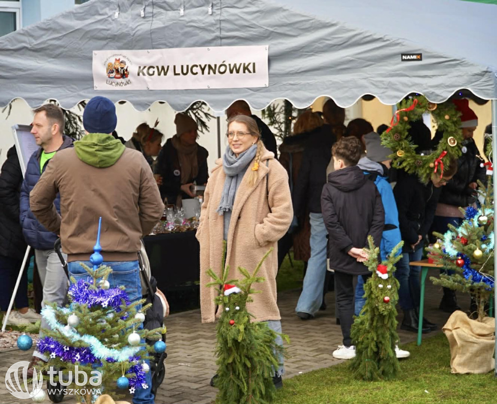 Świąteczny mini jarmark w Lucynowie