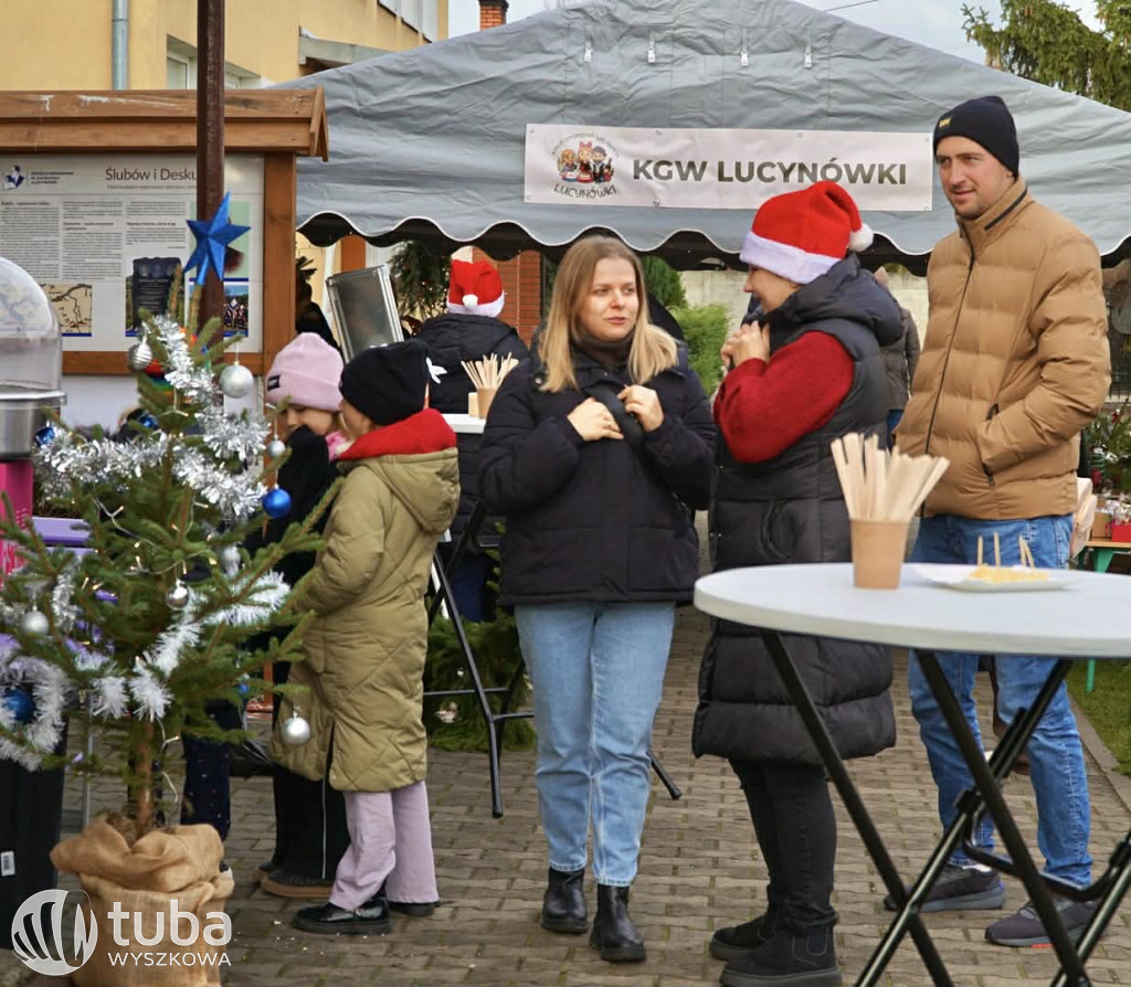 Świąteczny mini jarmark w Lucynowie
