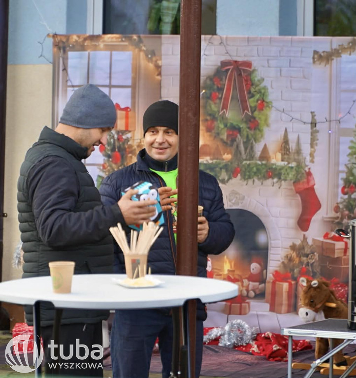 Świąteczny mini jarmark w Lucynowie