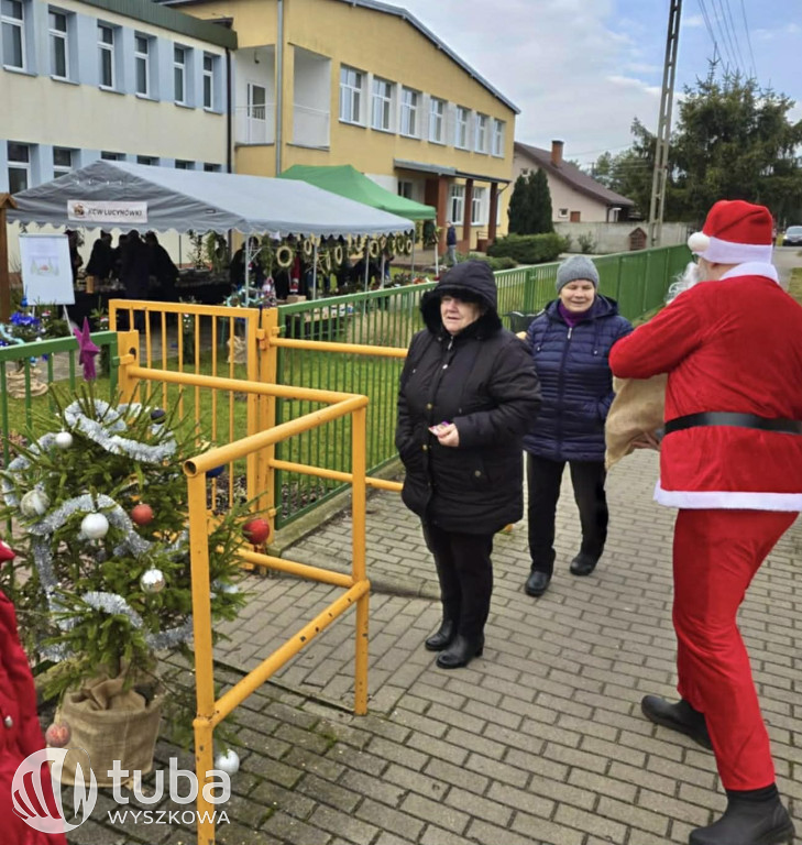 Świąteczny mini jarmark w Lucynowie