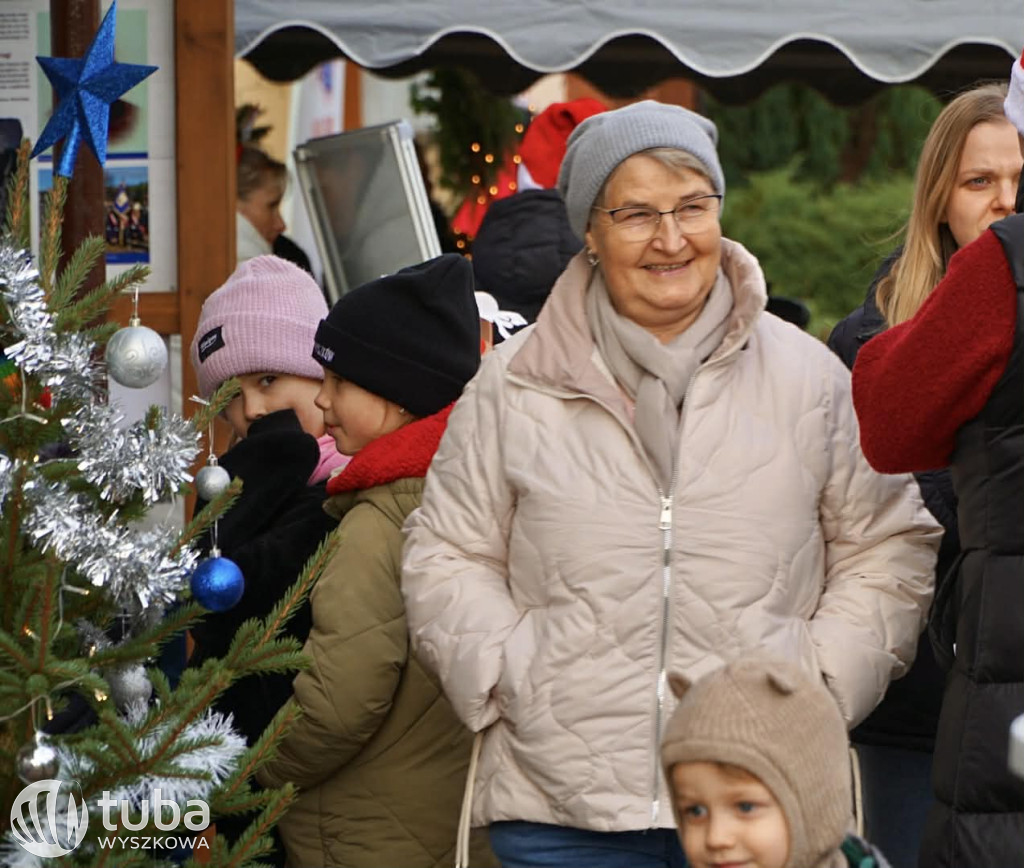 Świąteczny mini jarmark w Lucynowie