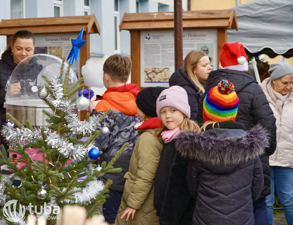 Świąteczny mini jarmark w Lucynowie