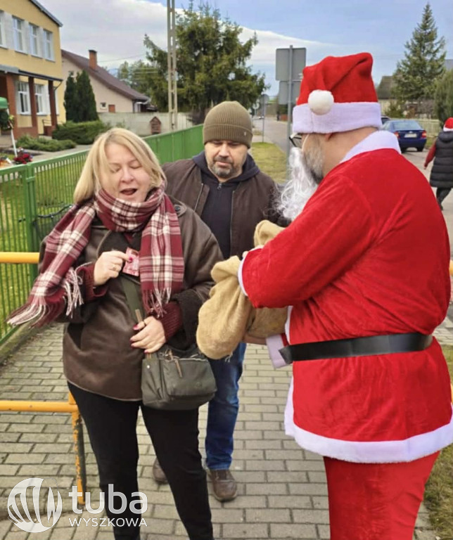 Świąteczny mini jarmark w Lucynowie