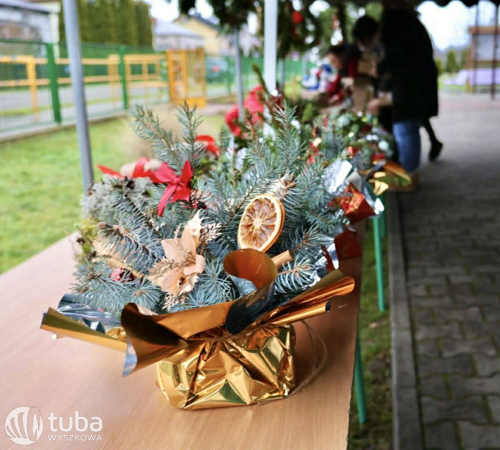 Świąteczny mini jarmark w Lucynowie
