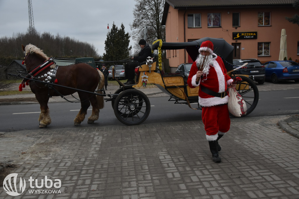 Mikołaj odwiedził świąteczny jarmark w Rząśniku