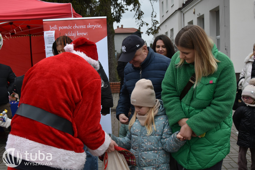Mikołaj odwiedził świąteczny jarmark w Rząśniku