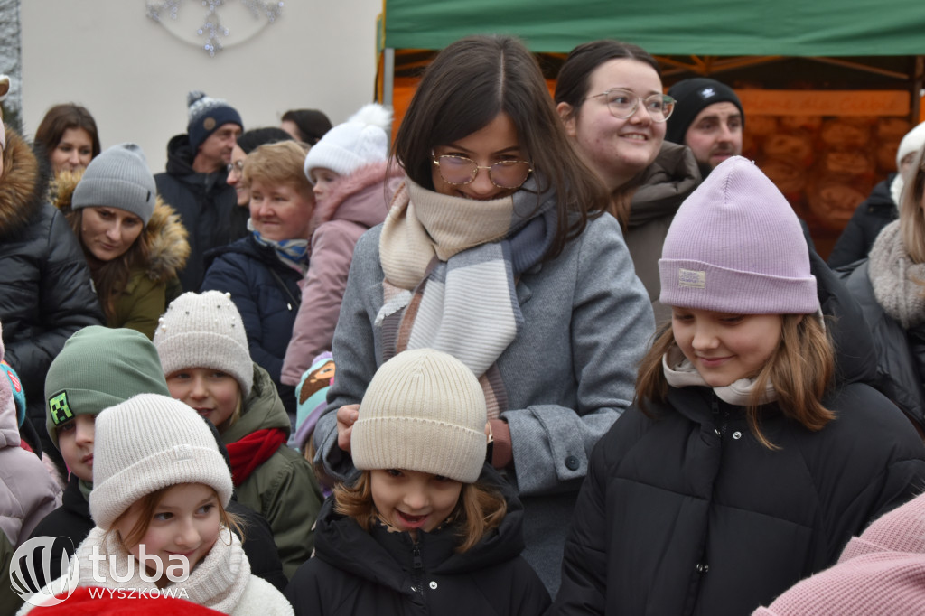 Mikołaj odwiedził świąteczny jarmark w Rząśniku