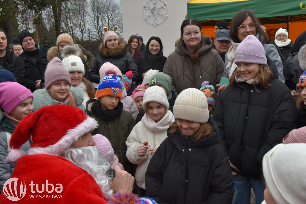 Mikołaj odwiedził świąteczny jarmark w Rząśniku