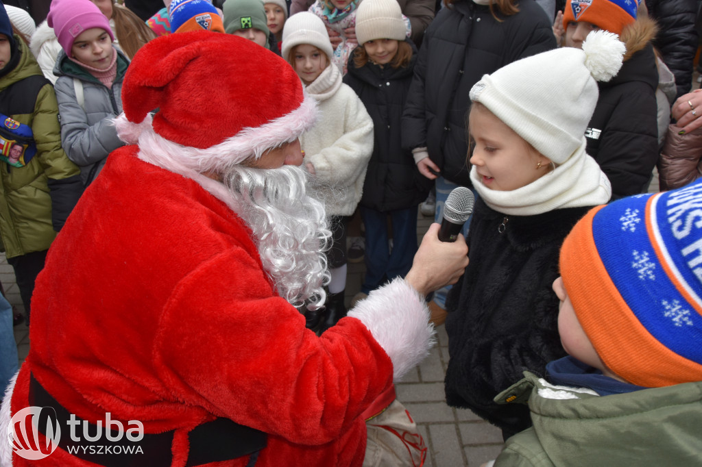 Mikołaj odwiedził świąteczny jarmark w Rząśniku