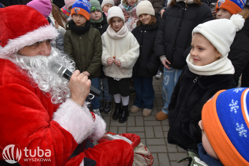 Mikołaj odwiedził świąteczny jarmark w Rząśniku