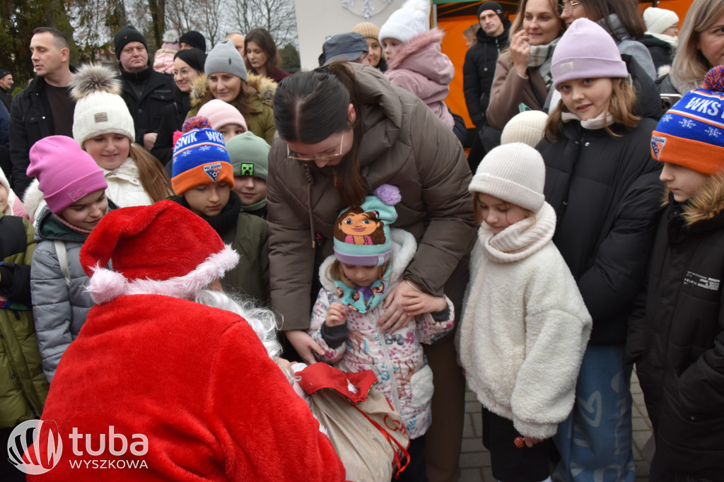 Mikołaj odwiedził świąteczny jarmark w Rząśniku