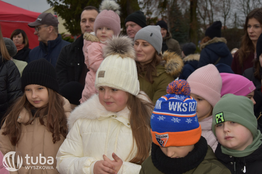 Mikołaj odwiedził świąteczny jarmark w Rząśniku