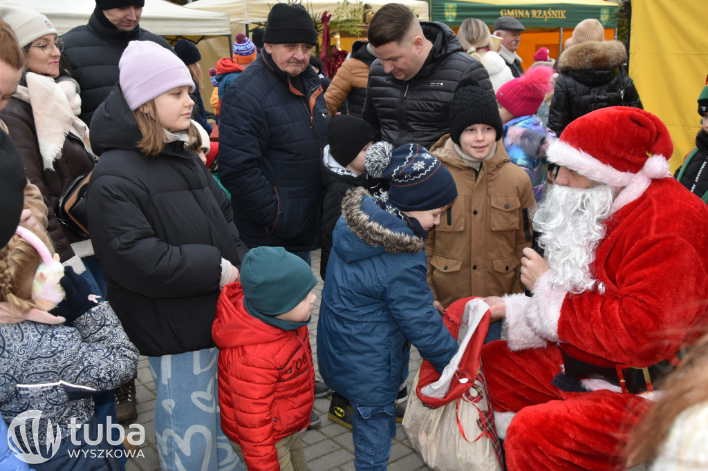 Mikołaj odwiedził świąteczny jarmark w Rząśniku