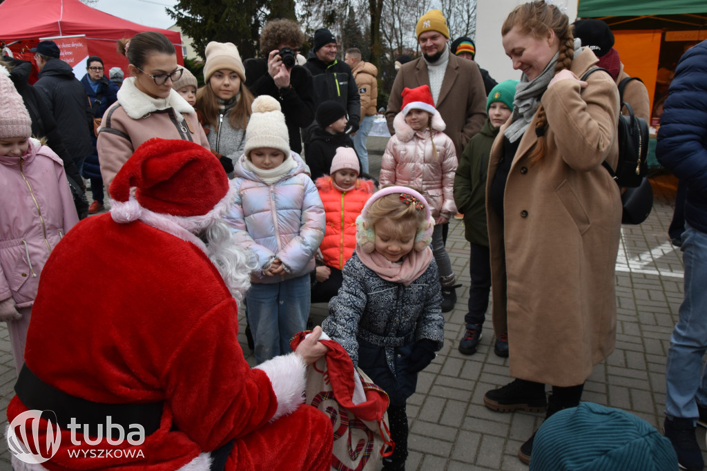 Mikołaj odwiedził świąteczny jarmark w Rząśniku