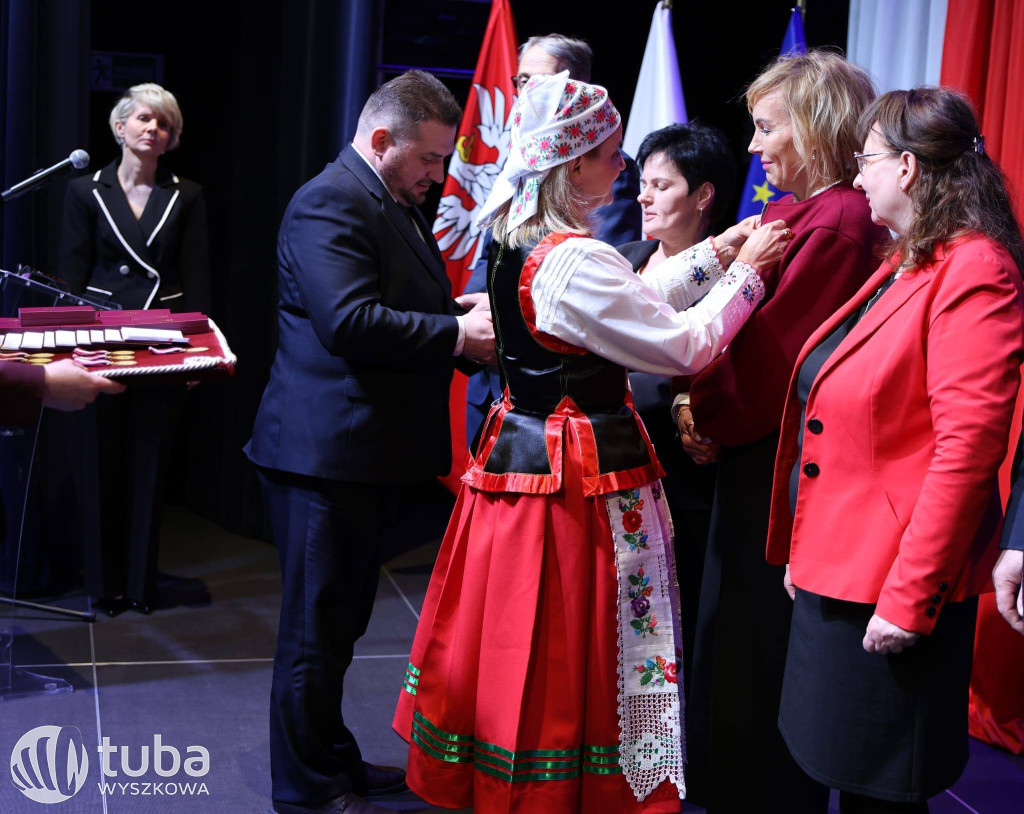 Medale dla wyszkowskich nauczycieli