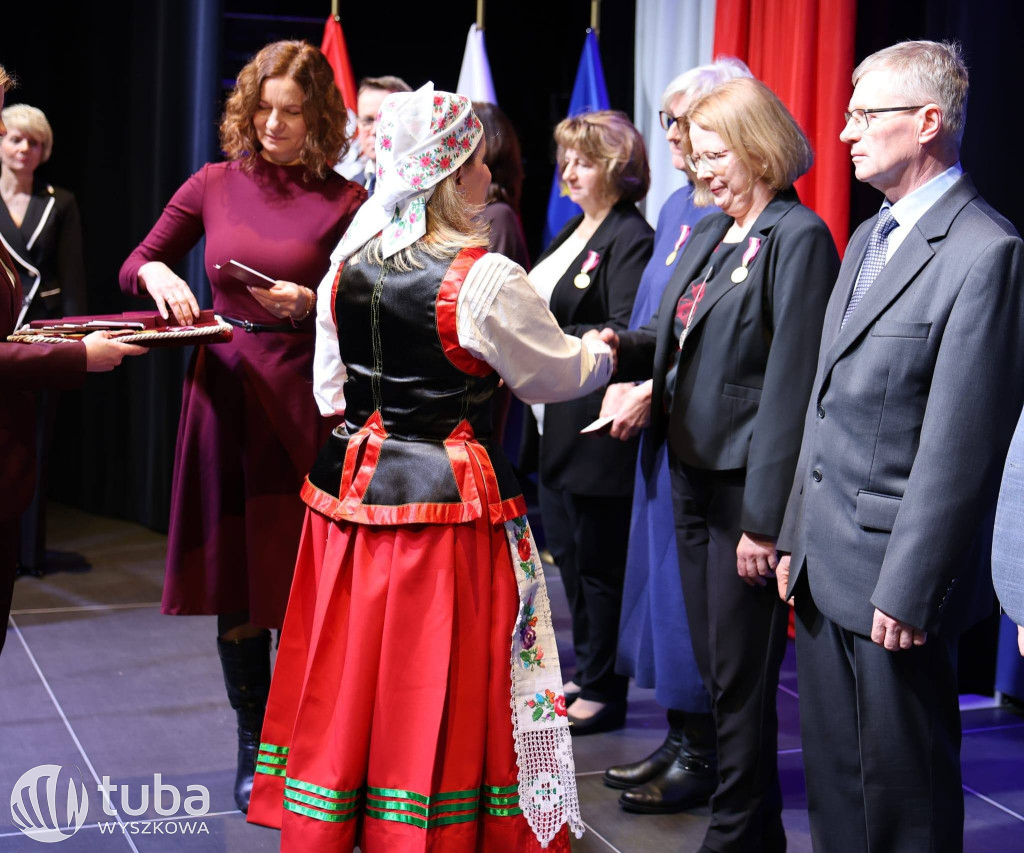 Medale dla wyszkowskich nauczycieli