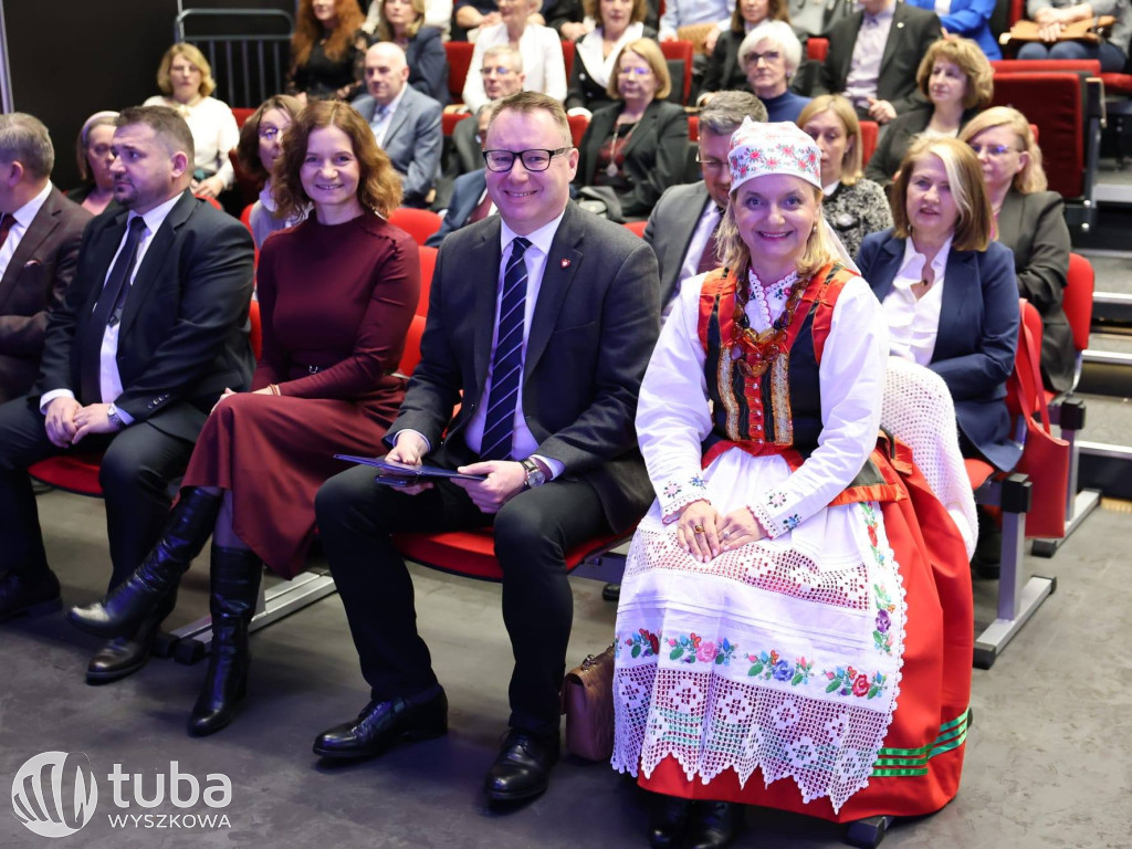 Medale dla wyszkowskich nauczycieli
