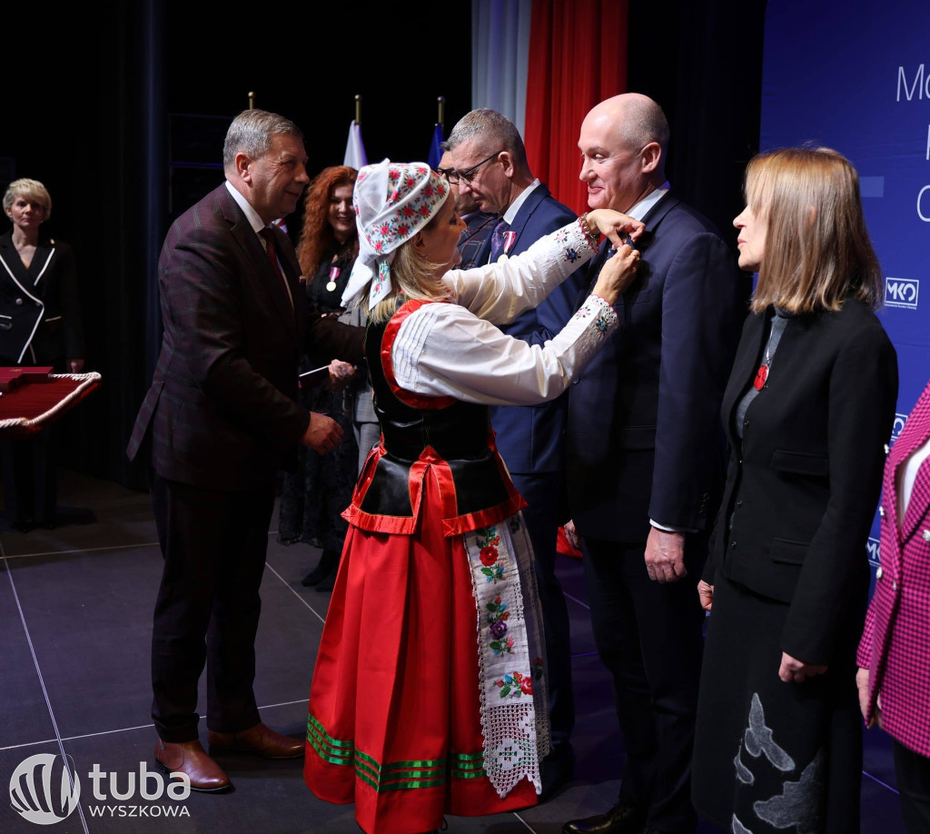 Medale dla wyszkowskich nauczycieli