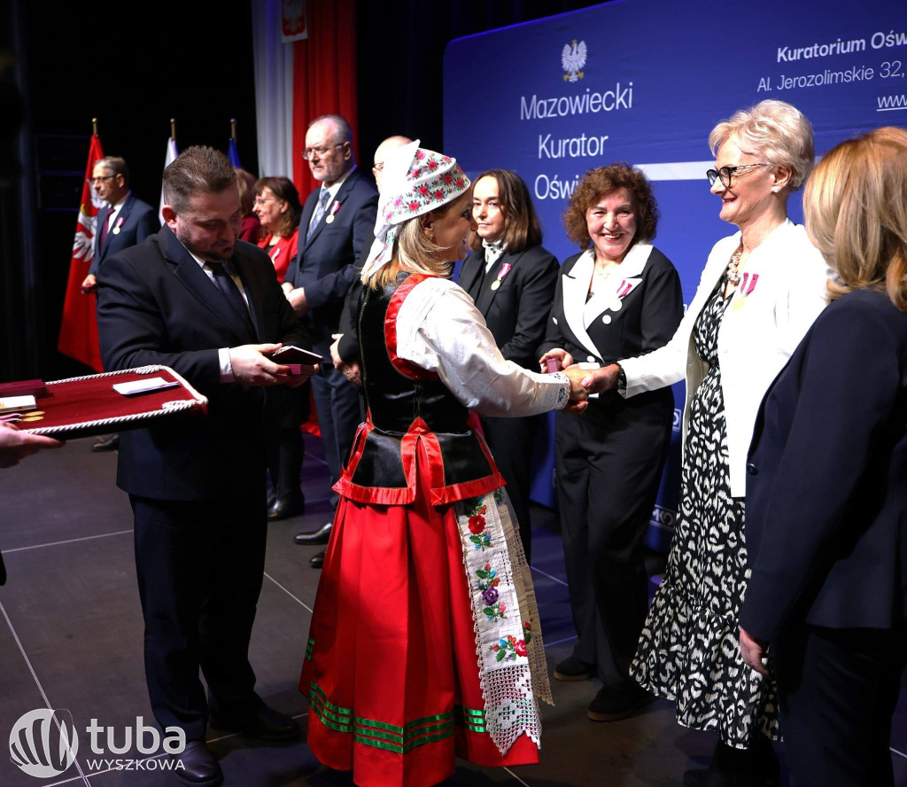 Medale dla wyszkowskich nauczycieli