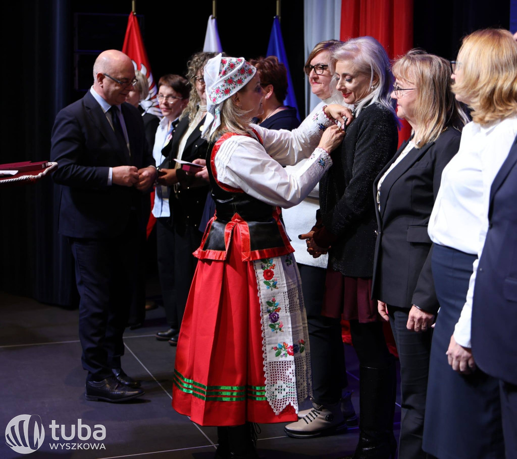 Medale dla wyszkowskich nauczycieli