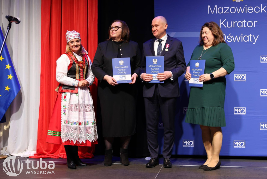 Medale dla wyszkowskich nauczycieli