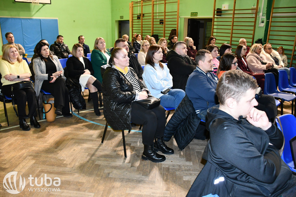 Konsultacje w sprawie rozbudowy szkoły w Leszczydole-Nowinach