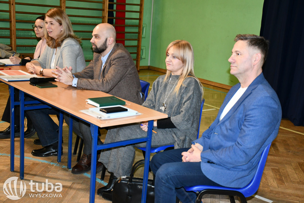 Konsultacje w sprawie rozbudowy szkoły w Leszczydole-Nowinach