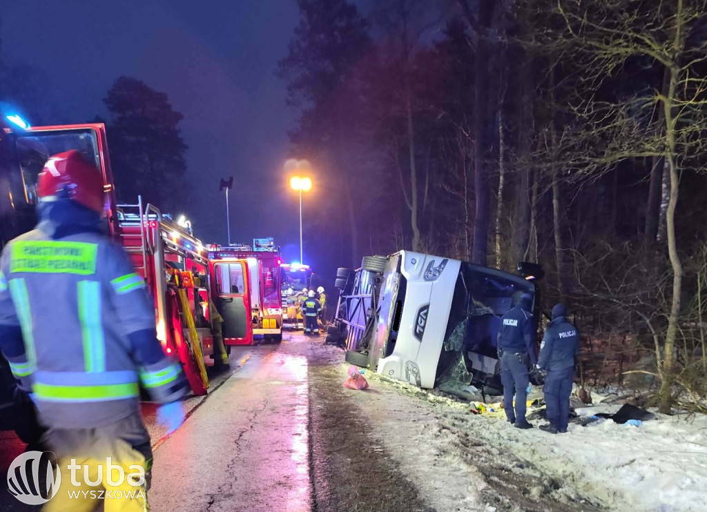 Wypadek autobusu na DK62 w Pustych Łąkach