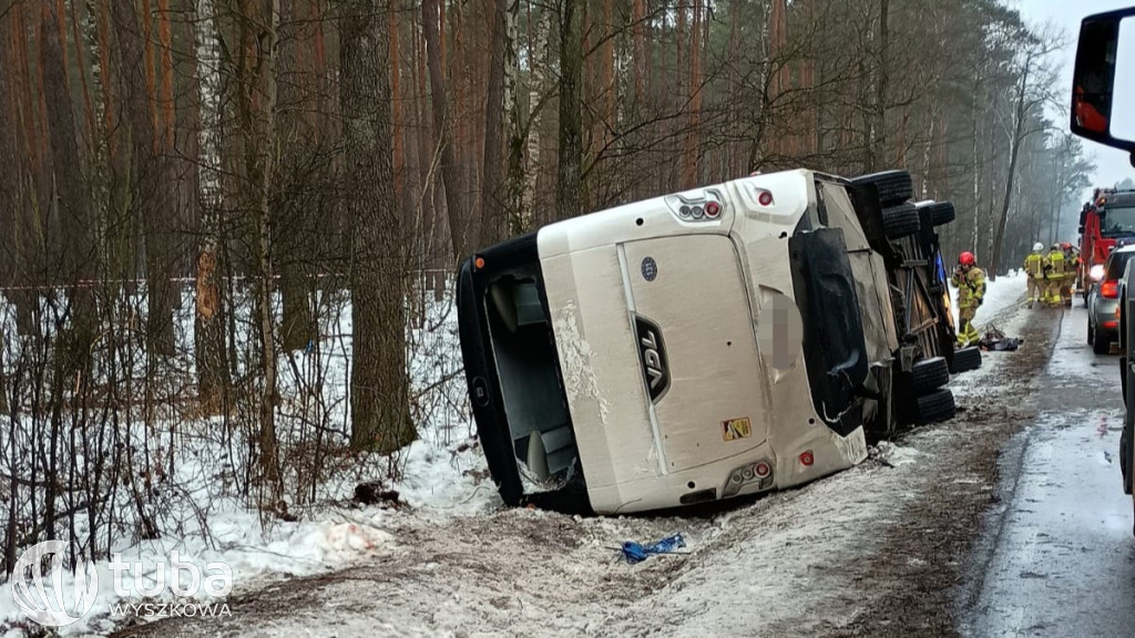 Wypadek autobusu na DK62 w Pustych Łąkach