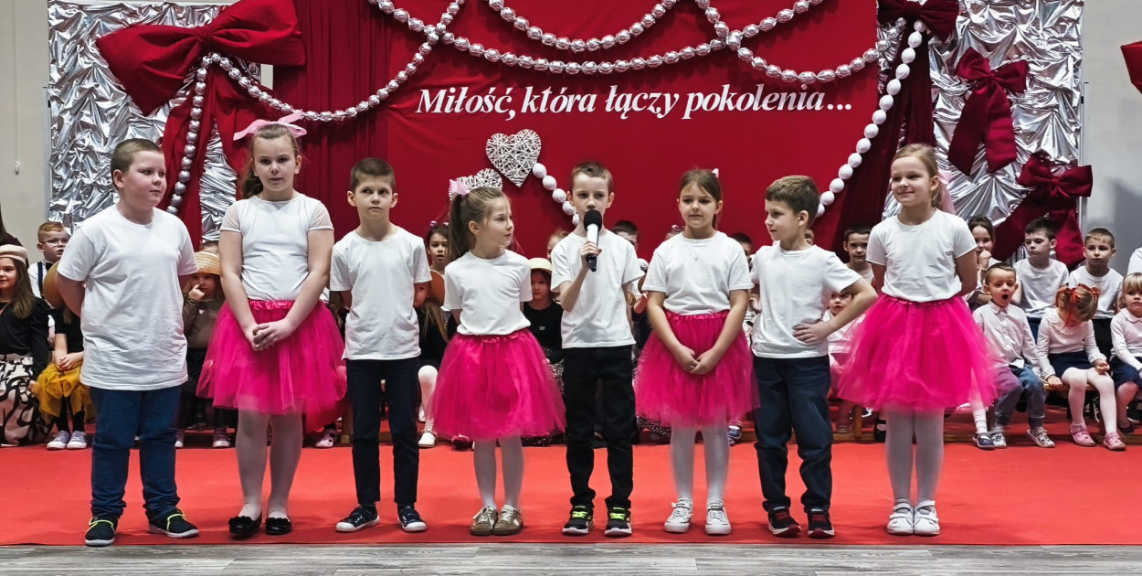 Międzypokoleniowa zabawa w SP w Leszczydole Starym
