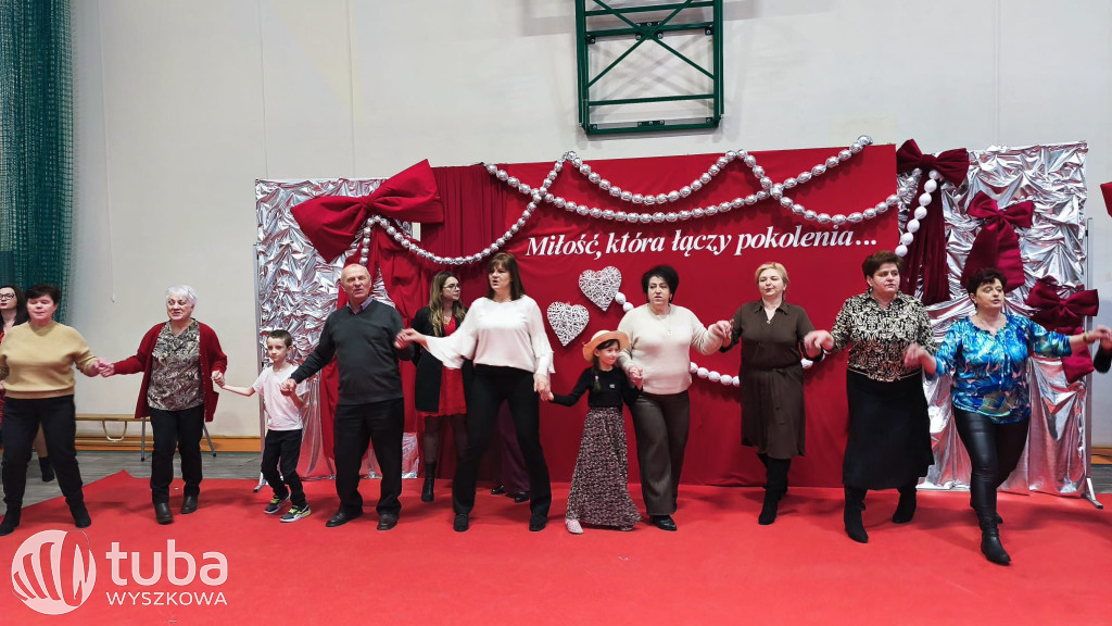 Międzypokoleniowa zabawa w SP w Leszczydole Starym