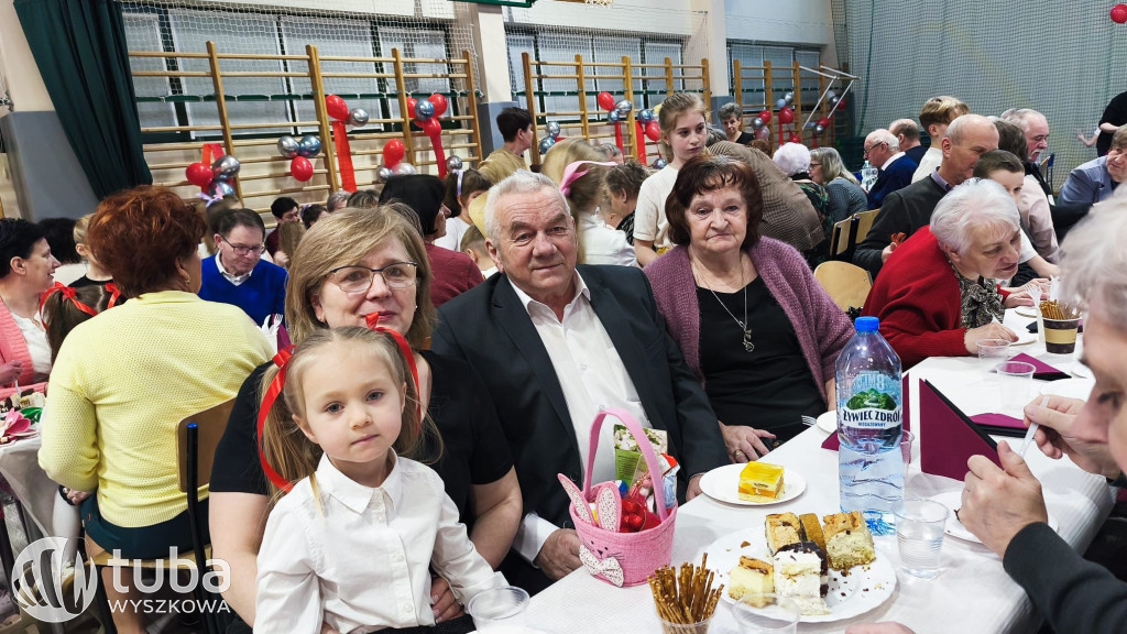 Międzypokoleniowa zabawa w SP w Leszczydole Starym