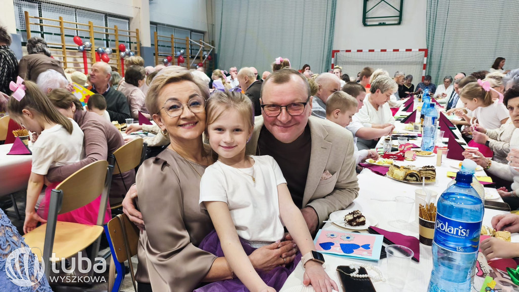 Międzypokoleniowa zabawa w SP w Leszczydole Starym