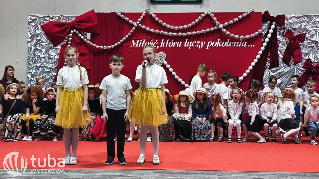 Międzypokoleniowa zabawa w SP w Leszczydole Starym