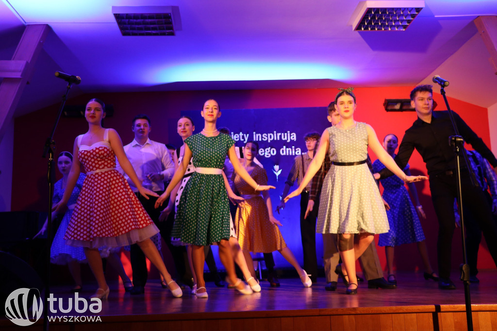 Muzyczno-taneczny Dzień Kobiet w Długosiodle