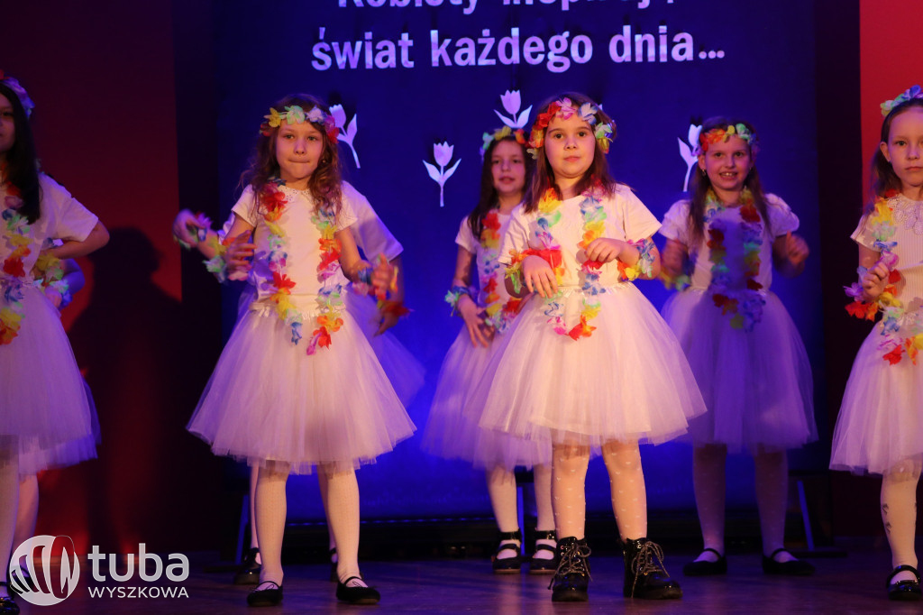 Muzyczno-taneczny Dzień Kobiet w Długosiodle