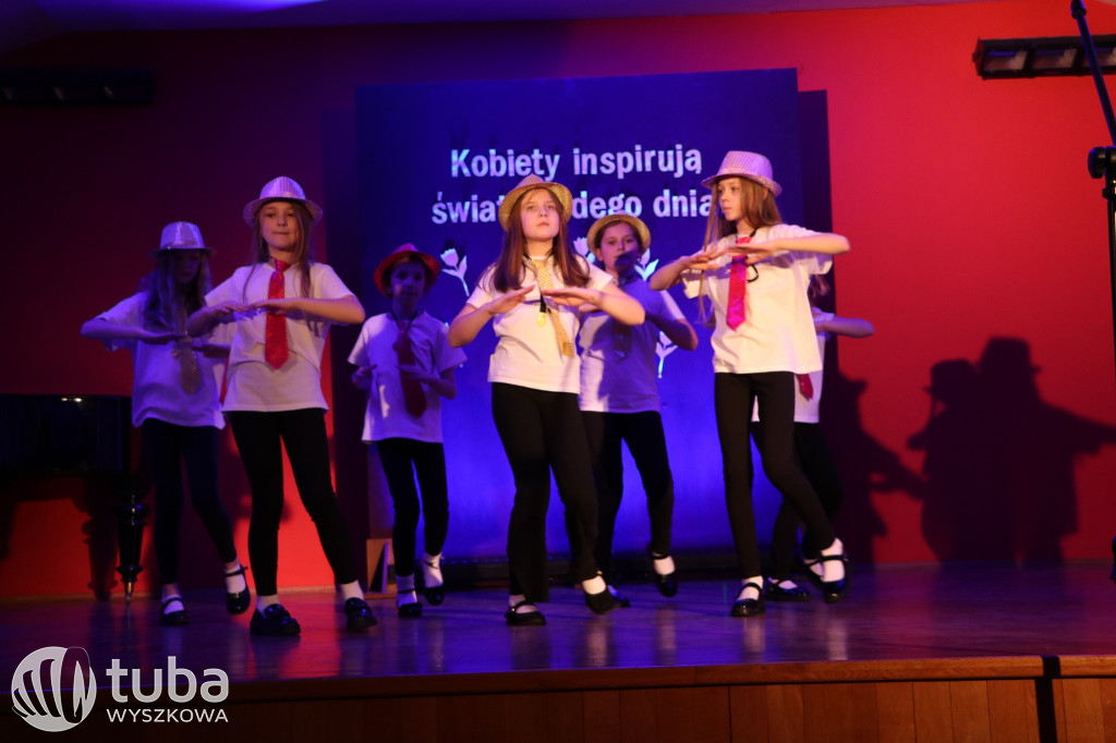 Muzyczno-taneczny Dzień Kobiet w Długosiodle