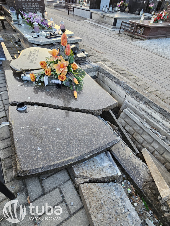Uszkodzenie nagrobków na wyszkowskim cmentarzu