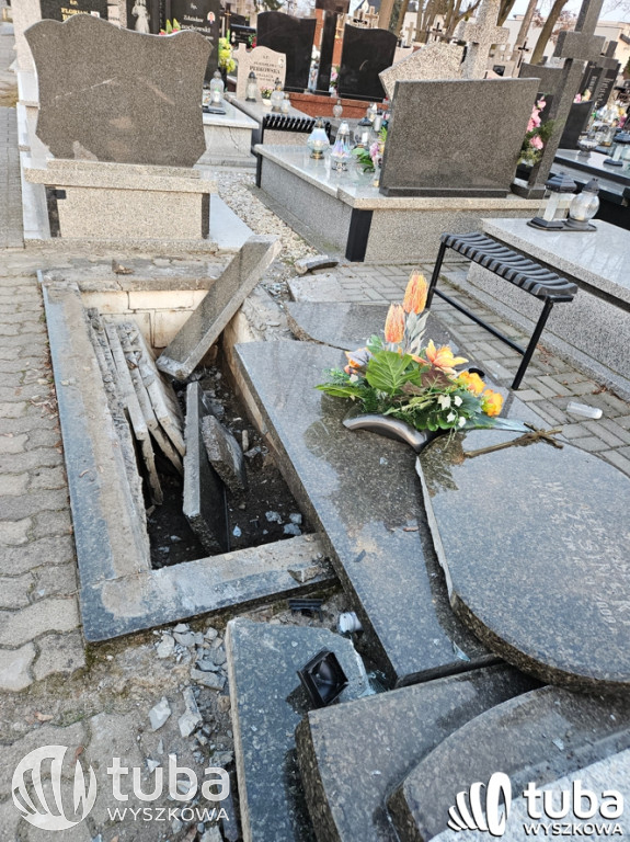 Uszkodzenie nagrobków na wyszkowskim cmentarzu