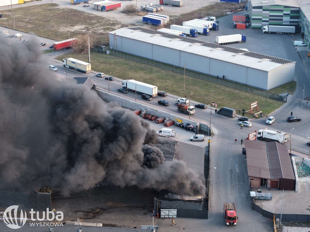 Pożar bazy przeładunkowej odpadów w Wyszkowie