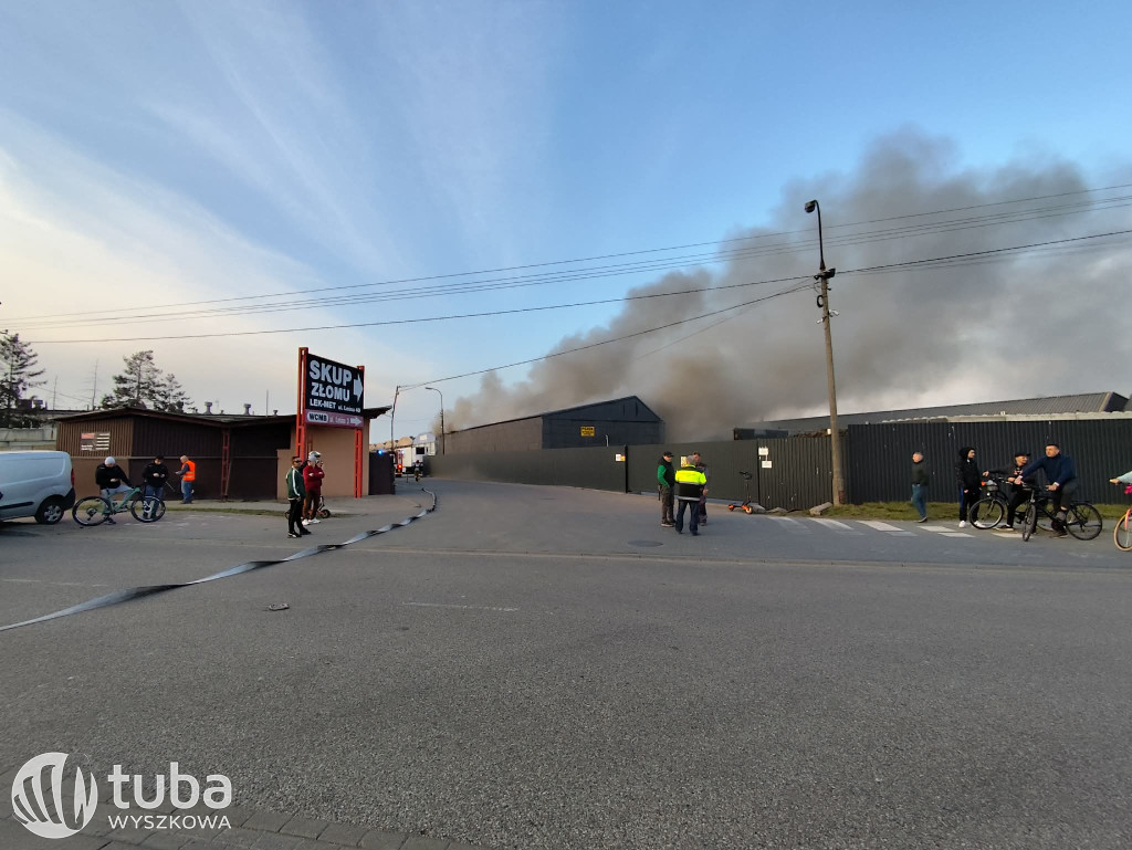 Pożar bazy przeładunkowej odpadów w Wyszkowie