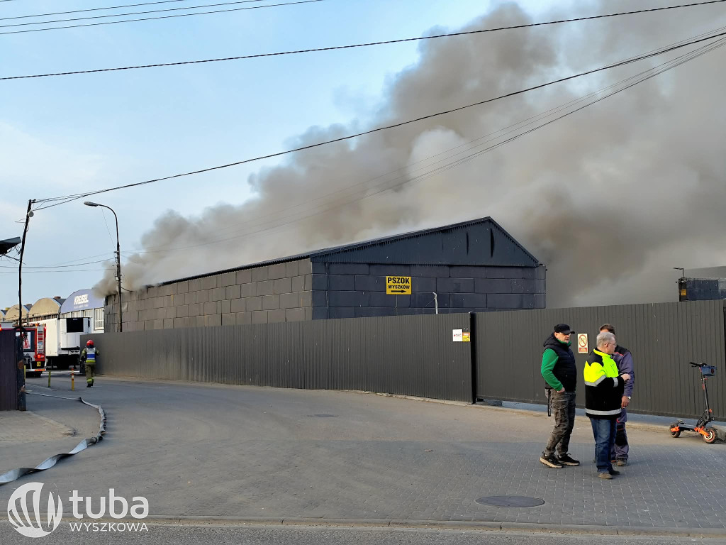 Pożar bazy przeładunkowej odpadów w Wyszkowie