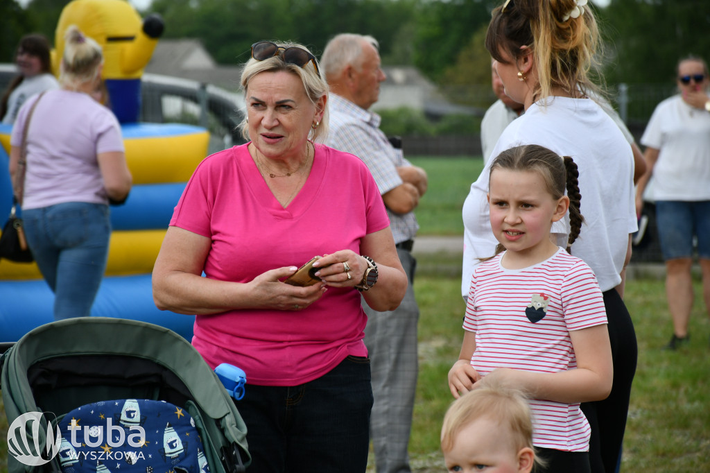 Rodzinna zabawa w Białymbłocie