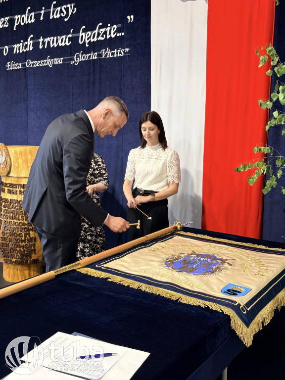 Uroczystość nadania imienia SP w Ulasku