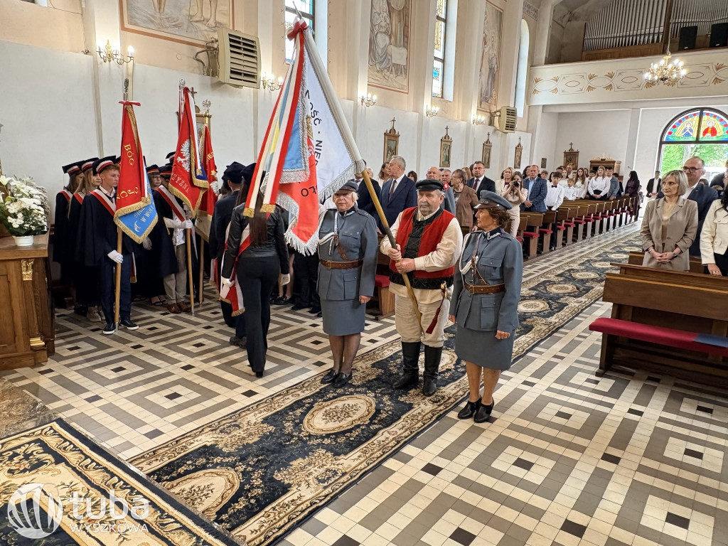 Uroczystość nadania imienia SP w Ulasku
