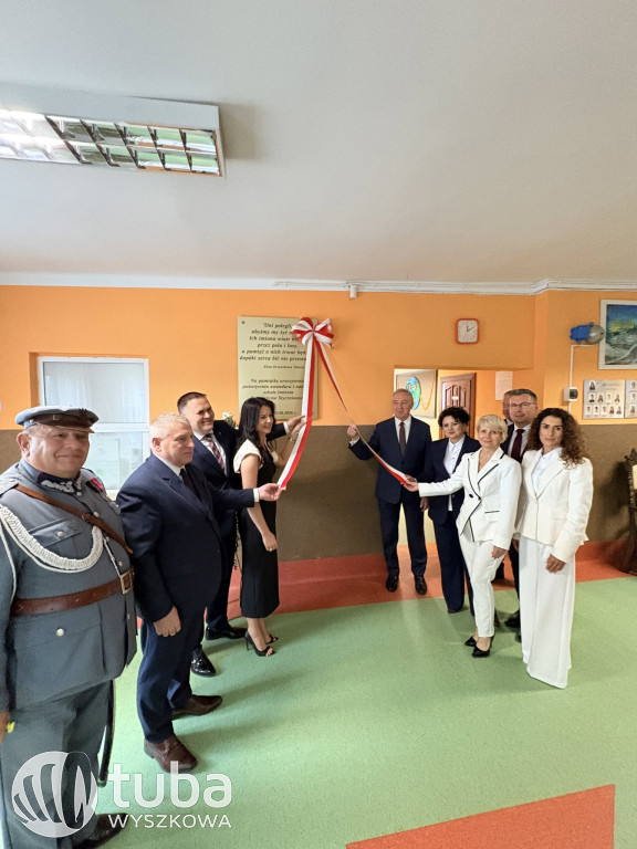 Uroczystość nadania imienia SP w Ulasku