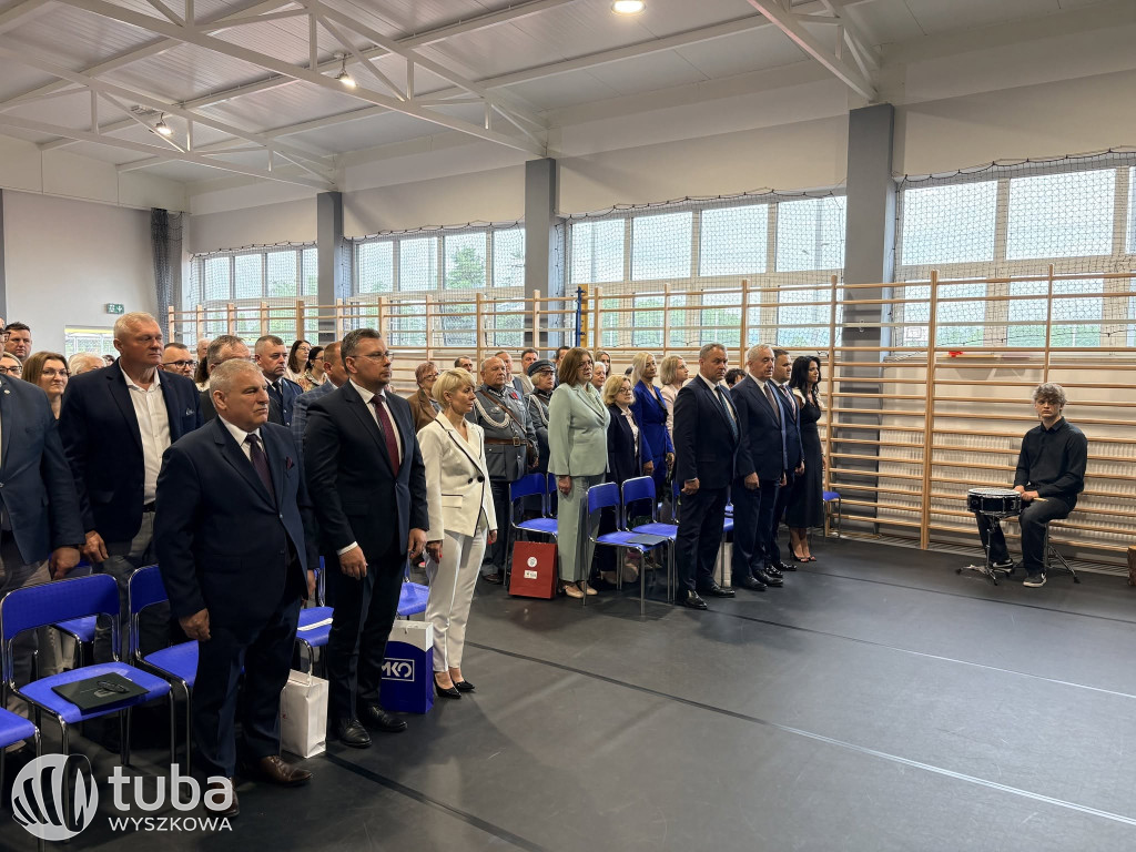 Uroczystość nadania imienia SP w Ulasku