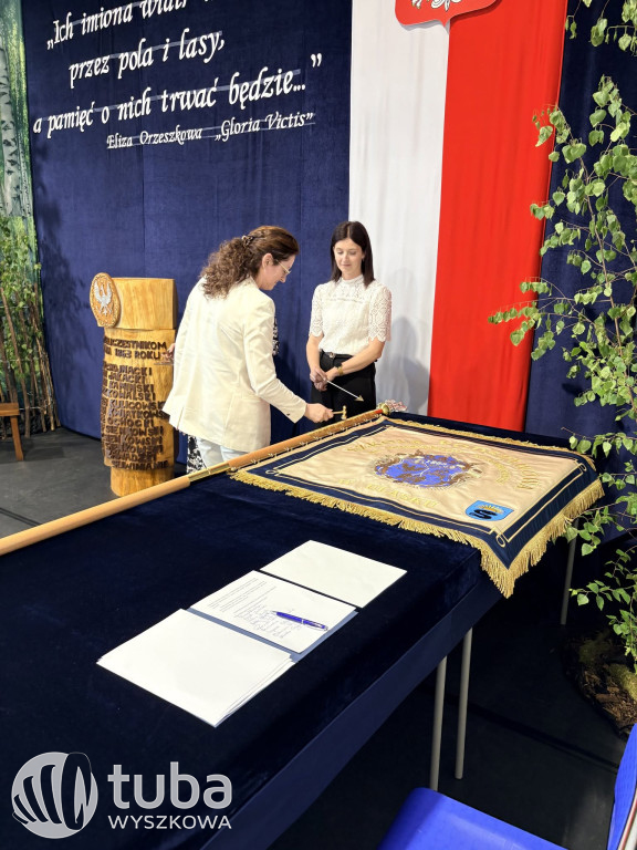 Uroczystość nadania imienia SP w Ulasku