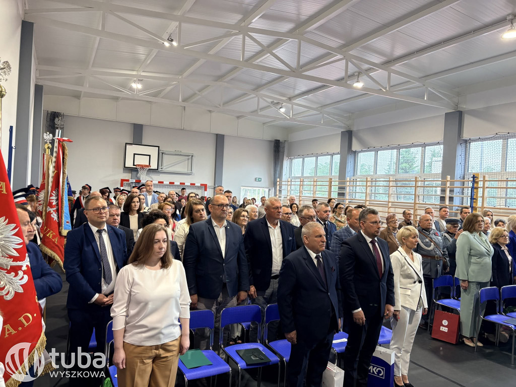 Uroczystość nadania imienia SP w Ulasku